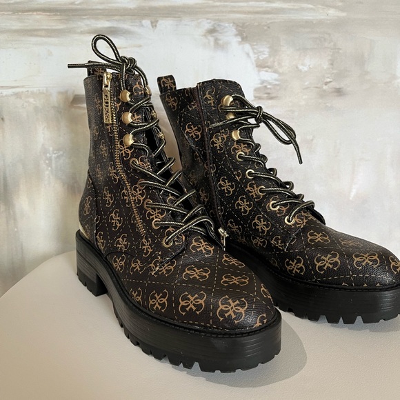 Guess Signiture Boot - Picture 3 of 8